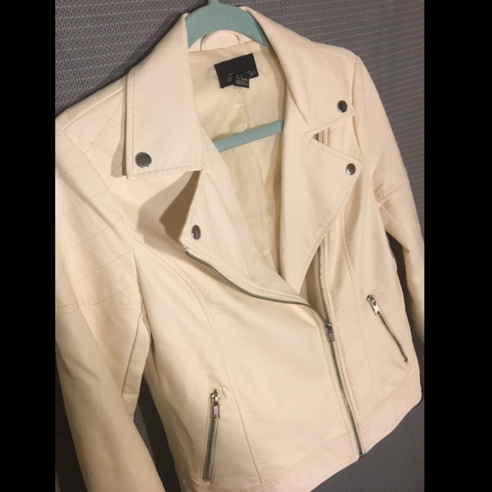 White/cream leather jacket Forever 21 (size small)